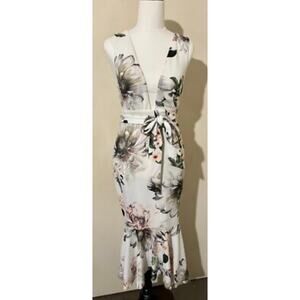Women’s low cut floral dress size medium
